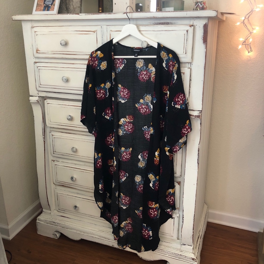 Torrid Floral Kimono Warp plus size 1/2